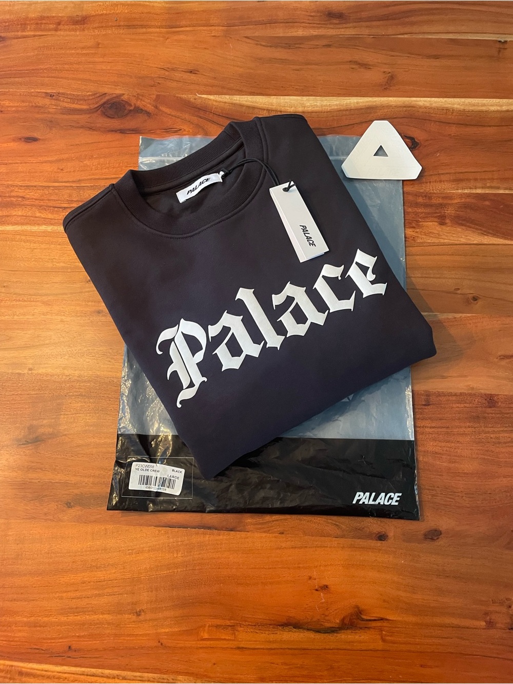 PALACE Ye Olde Crewneck Black NWT